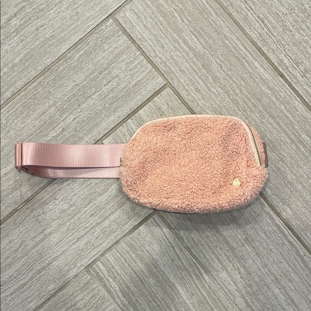 The Darling effect belt bag